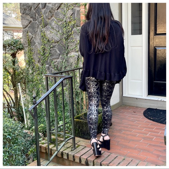 Black snakeskin print best fitting leggings - Picture 6 of 8